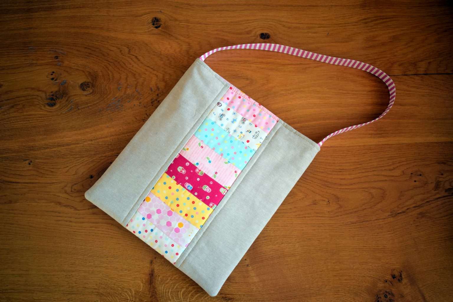 Porthole Book Bag - Just Jude Designs - Quilting, Patchwork & Sewing ...